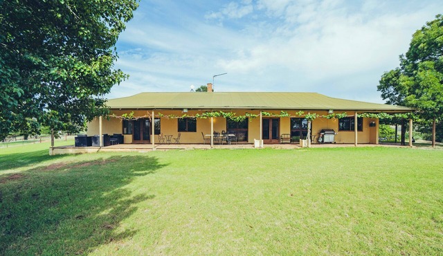 Gregadoo Homestead (20 mins from Wagga)