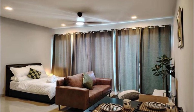 Highlands View Studio at Trefoil Setia Alam with WIFI & NETFLIX in Setia Alam