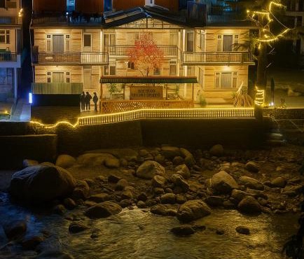 HOM House of MannMauji Riverside kasol