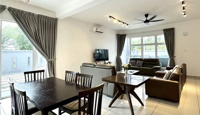Hom Villa 16-25 pax