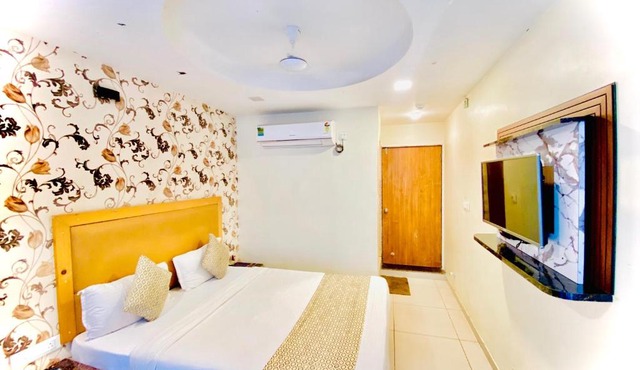 Hotel Alexa - Satellite Prahladnagar, Ahmedabad
