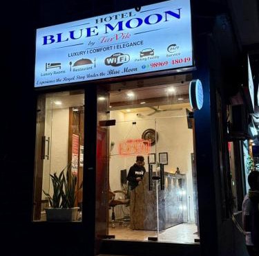 Hotel Blue Moon