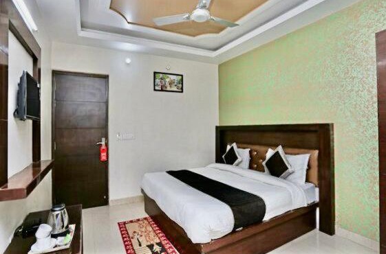 Hotel BRI Elite Family Hotel 500 Mtr Tajmahal
