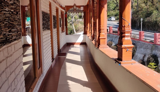 Hotel Burans And Restaurant