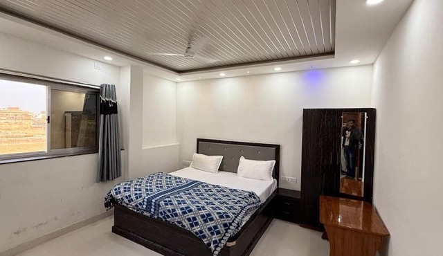 Hotel Chetna Place