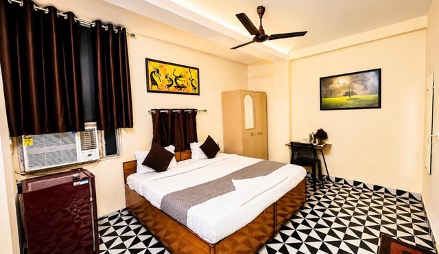 Hotel CR Residency - Near US Embassy