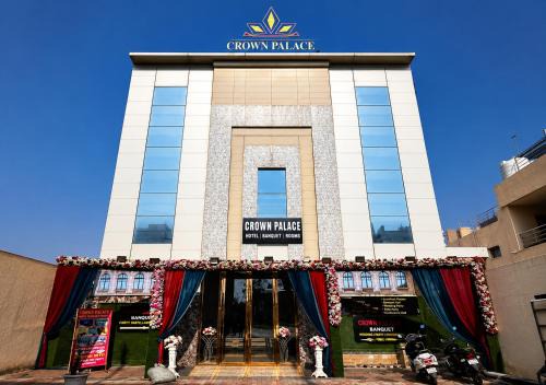 Hotel Crown Palace - Hotel in Vasundhara Sector 5