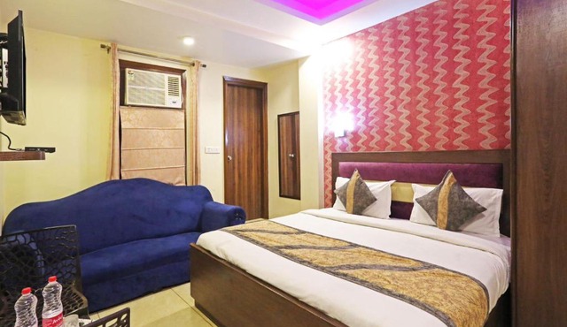 Hotel Deluxe stay -Jagat puri Metro