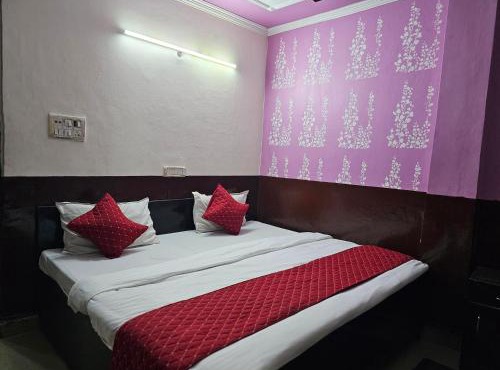Hotel Deurali Deluxe -02 Minutes Walk Nizamuddin Railway Station