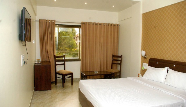 Hotel Gulmohar Pride