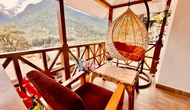 Hotel Hollywood - Top Rated & Most Awarded Property in Manali