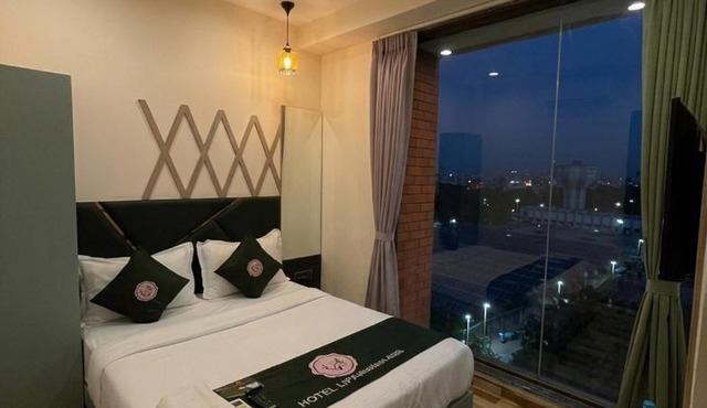 Hotel Luxurious Inn