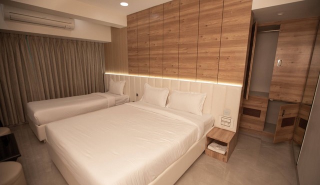 Hotel Naaz Executive Near T2 Airport