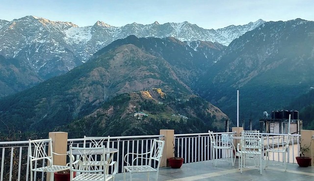 Hotel Naddi Heights Kangra