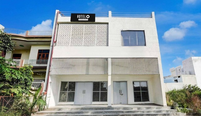 Hotel O Meerut Central College Saffron