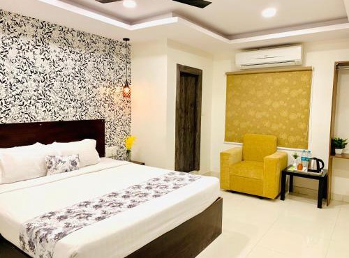 Hotel oak by Mega Groups