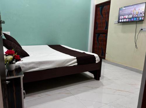 Hotel Paarvi Palace