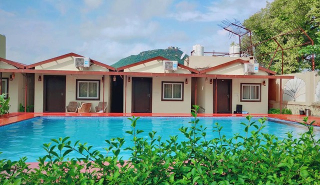 Hotel Raj Mahal - Luxery Room With Pool