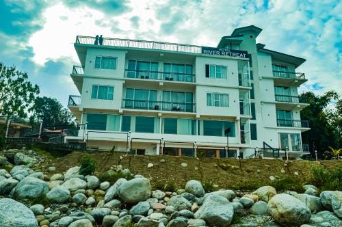 Hotel River Retreat