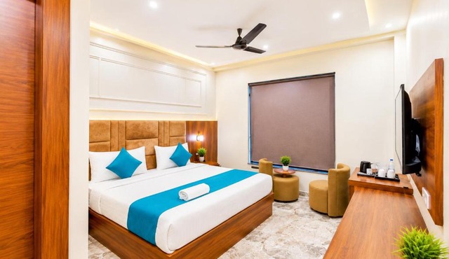 Hotel RK Plaza - Rukmani vihaar - #Parking #Best Rated Area #Fully Ac #Prem Mandir #Chaar Dhaam