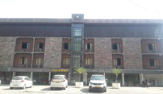 Hotel S R Castle