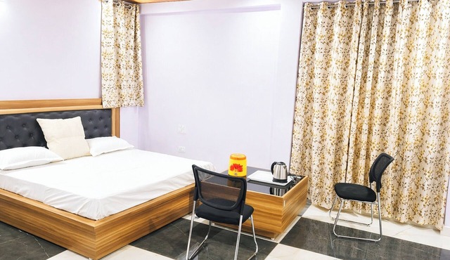 Hotel Shri Anand Berinag