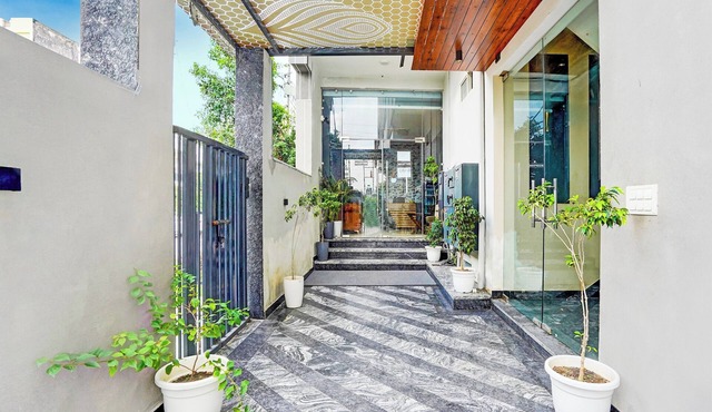 Hotel Tej Plaza Near IGI Airport Delhi