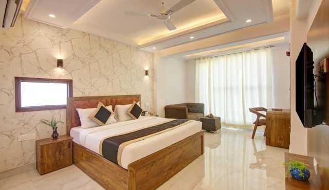 Hotel The Emporio Grand 5 Mints walking from Vaishali Metro Station