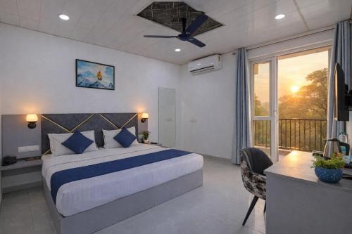 Hotel Warm Welcome Inn 26 - Near Sector 18 Metro Noida