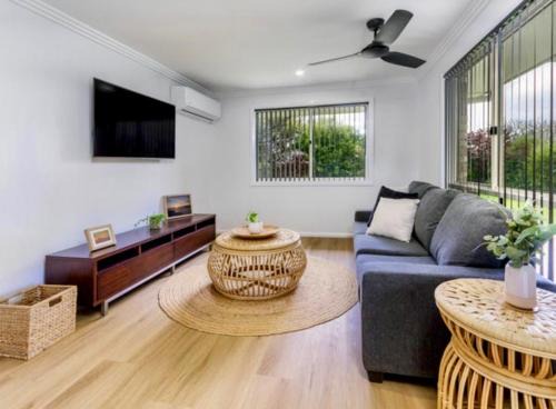 House 4-bed 2-bath Caboolture South in Caboolture