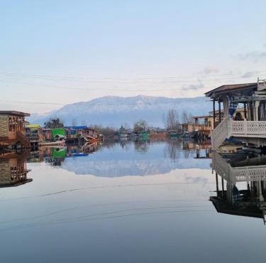 Houseboat Hood