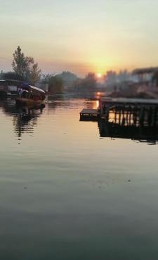 Houseboat SnowGoose and Group
