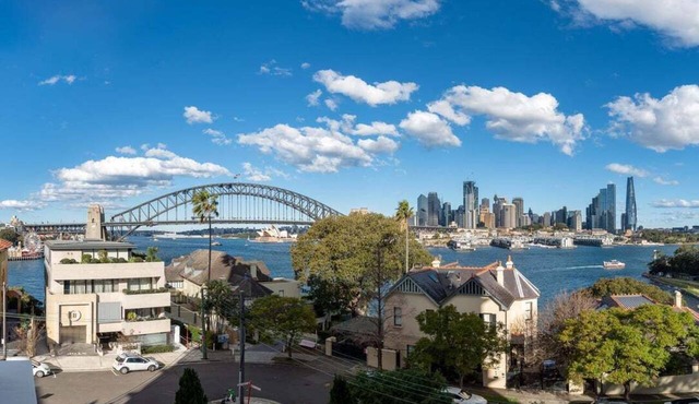 Iconic Harbour Bridge & Opera House Views