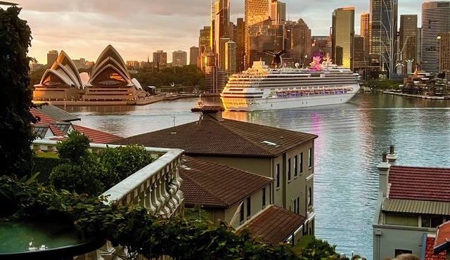 Iconic opera house , harbour views , Great location Kirribilli !