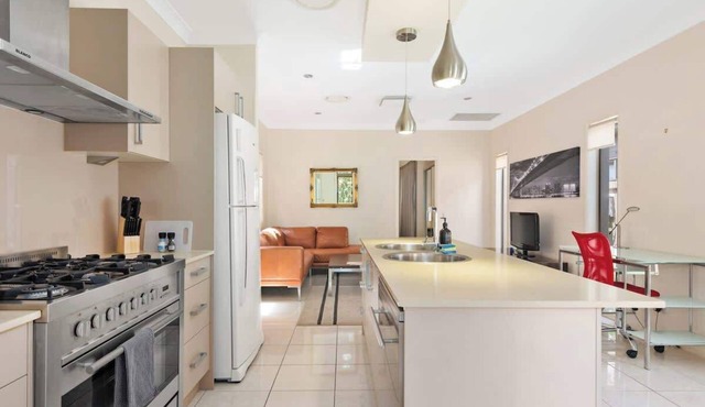 Impeccable Modern 1 Bedroom Apartment ~ Taringa in Taringa