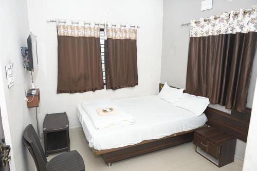 Indira Deluxe Lodge