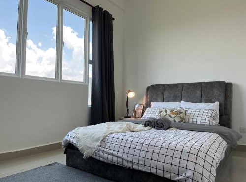 Industrial 2BR 8Pax Impression City 5Mins ToTown