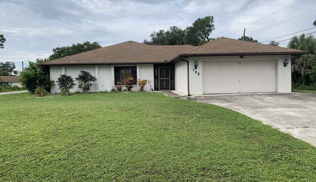 Inviting Venice Home with Old Florida Charm Close to Everything in Venice