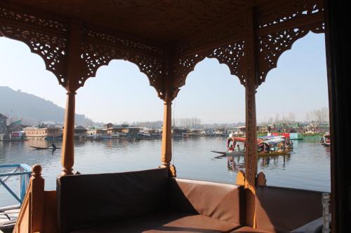 Iram Houseboats