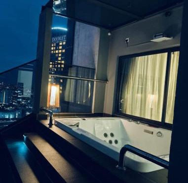 Jacuzzi with Starry Sky Bedroom-7pax