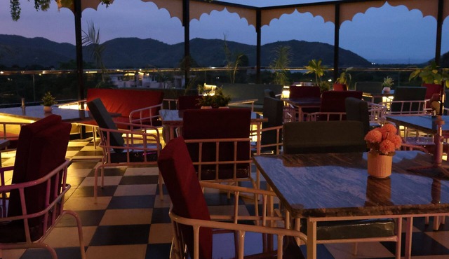 Jaipur Qila-Boutique Hotel and Roof Cafe