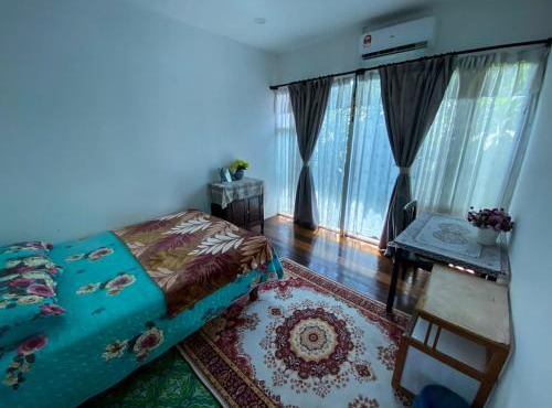 Jarah Residence, Classic Home Staycation