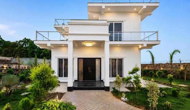 JP Farmstay 5-BHK Retreat with Kids' Room, Bar Area & Sit-out