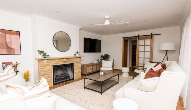 Karimi House - Spacious, Sleeps 8, EV Charger