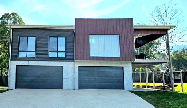 Khancoban Getaway. Modern 3-bedroom home backing onto 9-hole golf course.