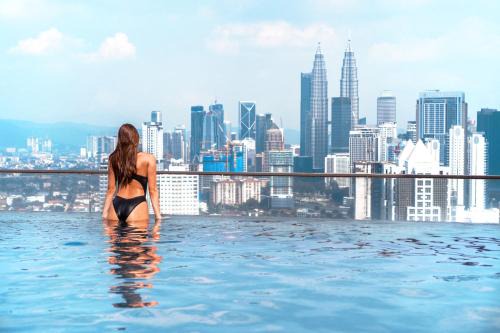 KL Digital Nomad Hostel Free Infinity SkyPool