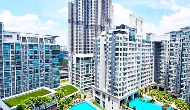 KL V Residence I with Balcony I 吉隆坡双威伟乐城民宿-附有阳台 I Walking distance to MRT & Mall & Nanjing Street I 马中英服务 I Malay English Chinese