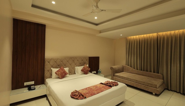 Krishna Hotel And Resort