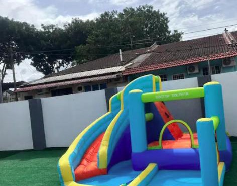 Kulai landed corner lot+kids pool+ mini waterpark