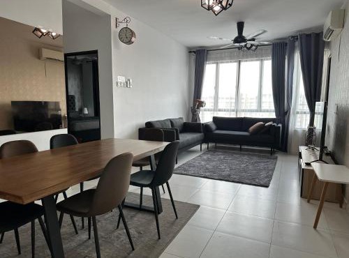 Kyra The Heights Residence Condo Ayer Keroh Melaka WiFi, Netflix & Pool